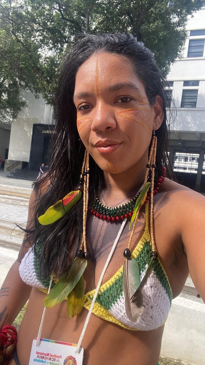 Mulher Pataxó em festival